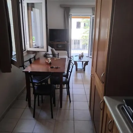 Eleni's Apartament Mesongí