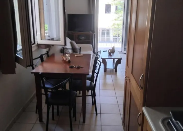 Eleni's Apartament Mesongí